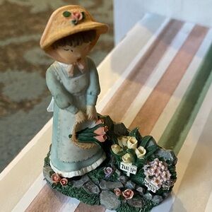 Charming Figurine with Flowers ivy innocence